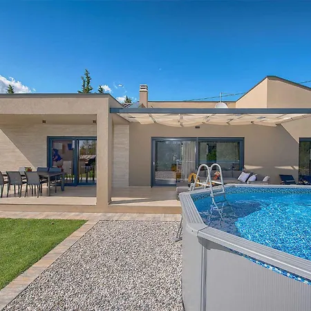 With Pool In Rebici-istrien 54778